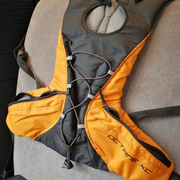 CAMELBAK backpack + UNDER ARMOUR duffle gym bag - Picture 4 of 6